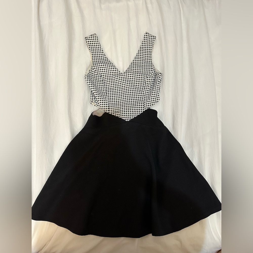 Patterned V-neck Aline dress with side cutouts